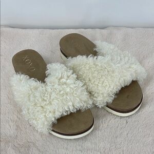 XOXO Women's Cream Fuzzy Slide Sandals Size6.5